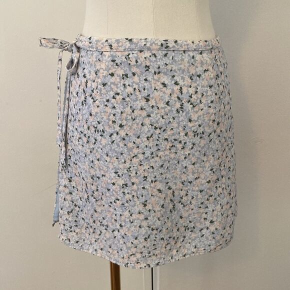 Sundeh by Sunday Best from Aritzia Mini Blue Floral Wrap Skirt Size Medium - Picture 4 of 8